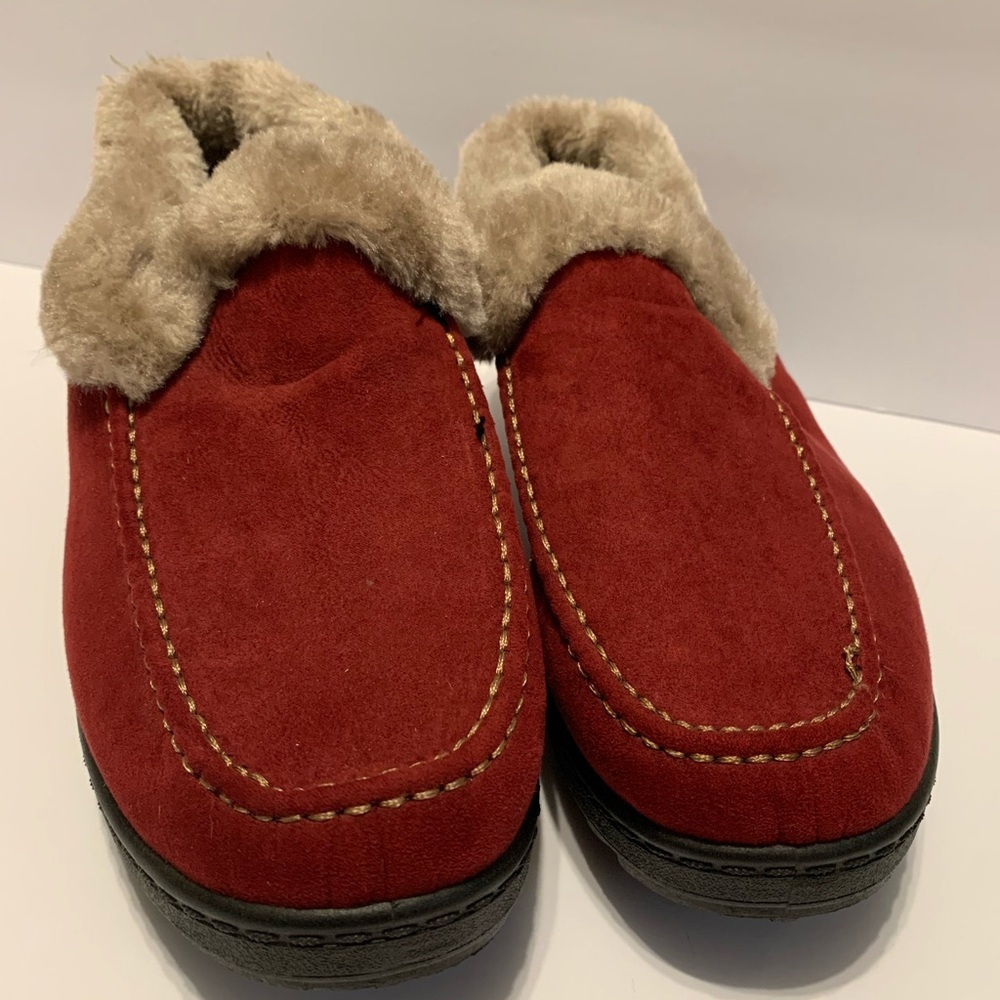 NWOT Cozy Red Women's Slippers size 39